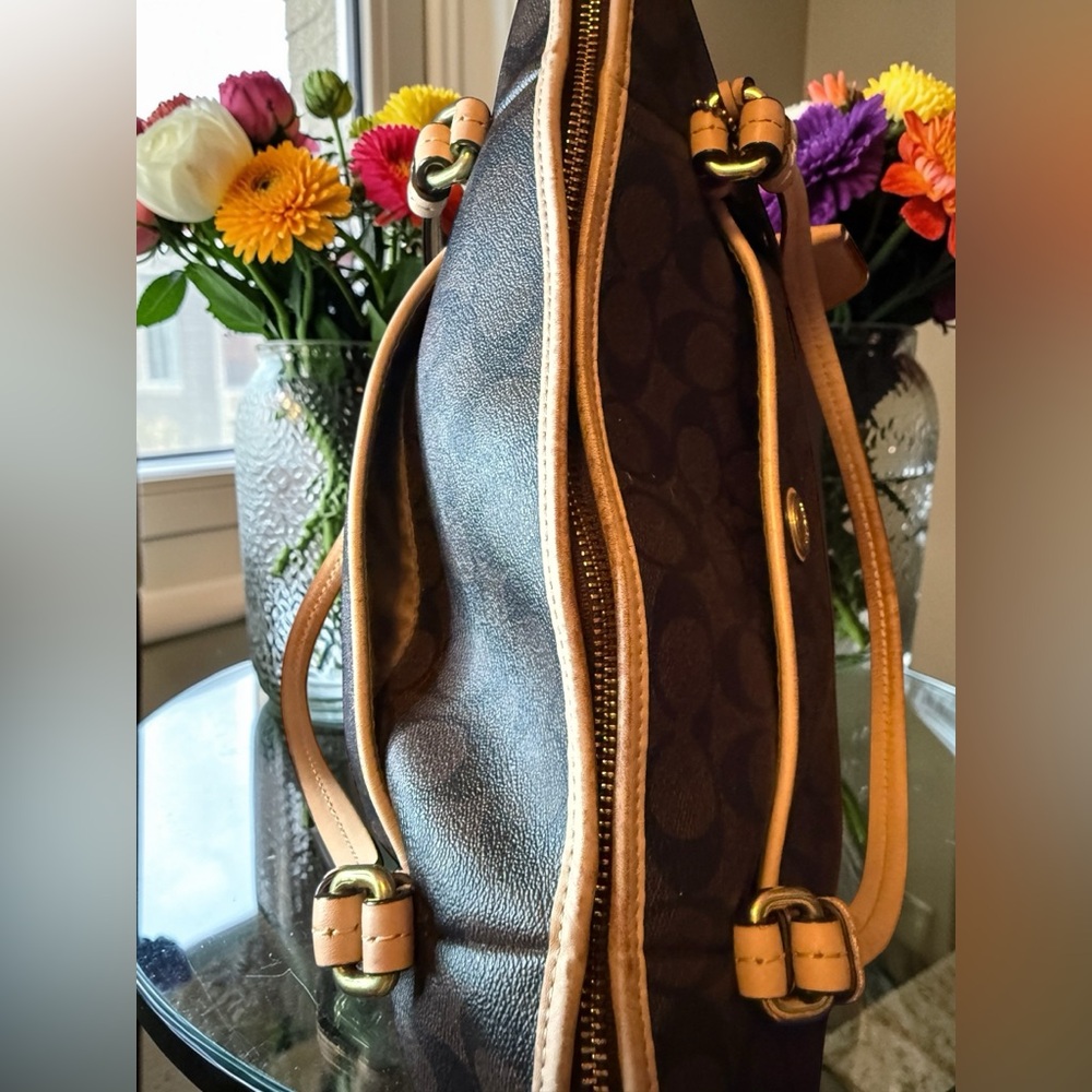 Coach Leather Peyton Tote Bag w/ matching wallet GUC - Picture 5 of 15